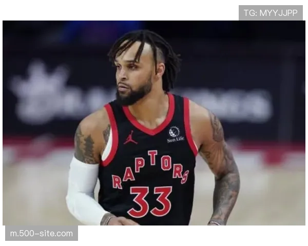 费舍尔称艾顿无球表现出色 跑动积极展现高效活力