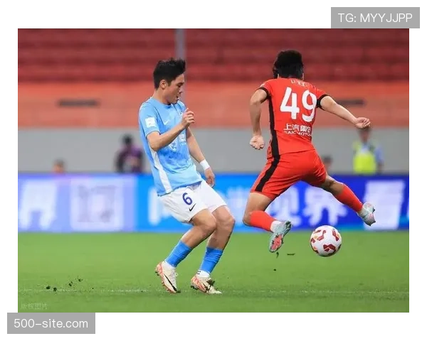 大连英博两弃将成铜梁龙新援 和晓强锁定主力晋鹏翔待机